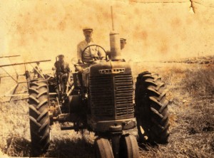 Фотографије пољских радова и машина