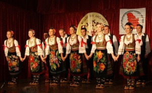 Снимак фолклорног хуманитарног концерта