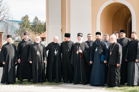 Исповест и причешће Архијерејског намесништва пећиначког  у Шимановцима
